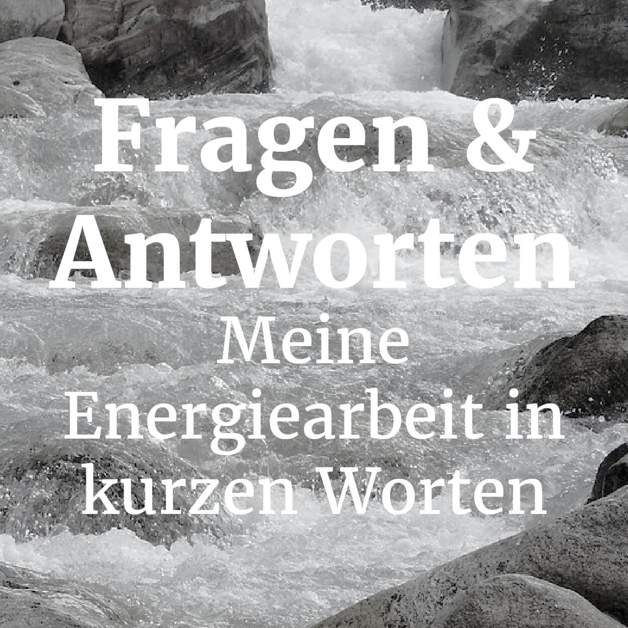 Fragen & Antworten - Meine Energiearbeit in kurzen Worten. Wasser plätschert über Steine im Fluss